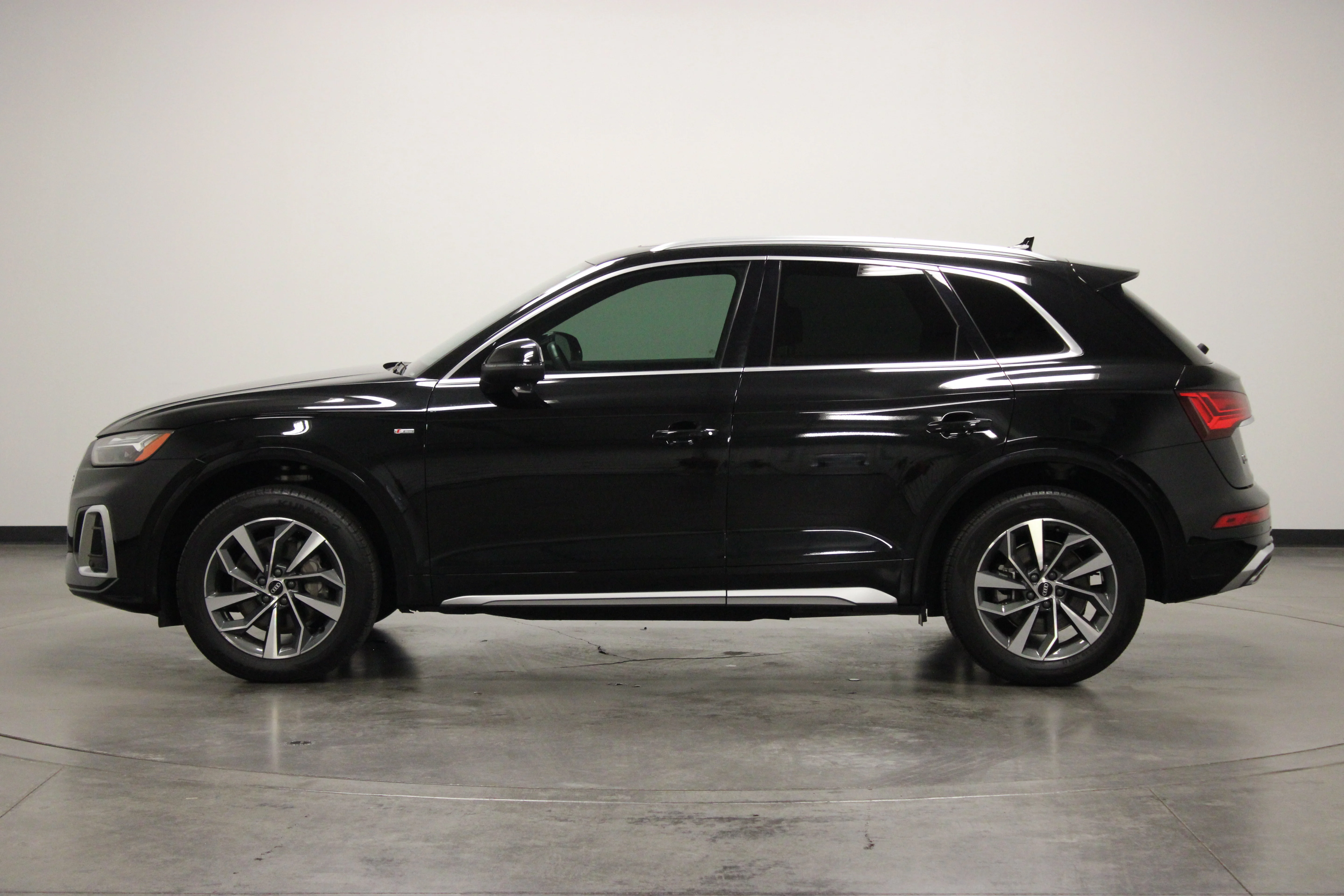 Used 2023 Black Metallic Audi 45 S line Premium image 5