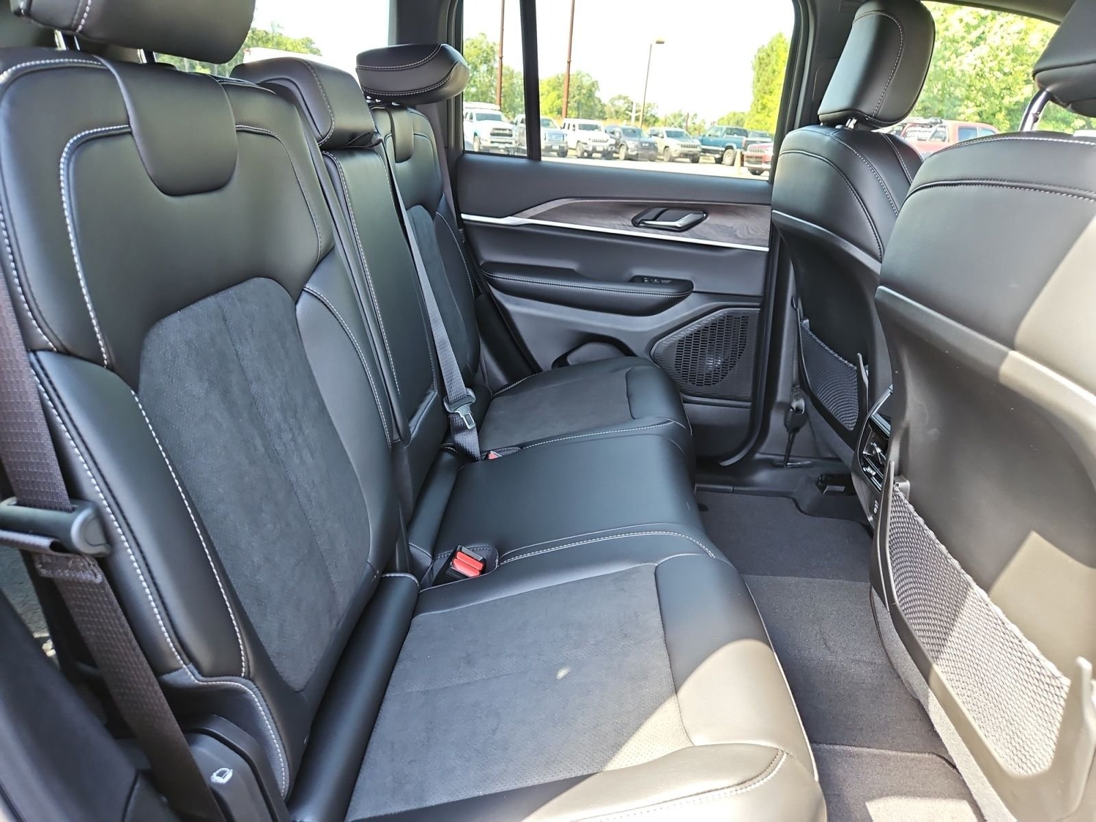 New 2027 Sting-Gray Clearcoat Jeep Laredo Altitude image 17