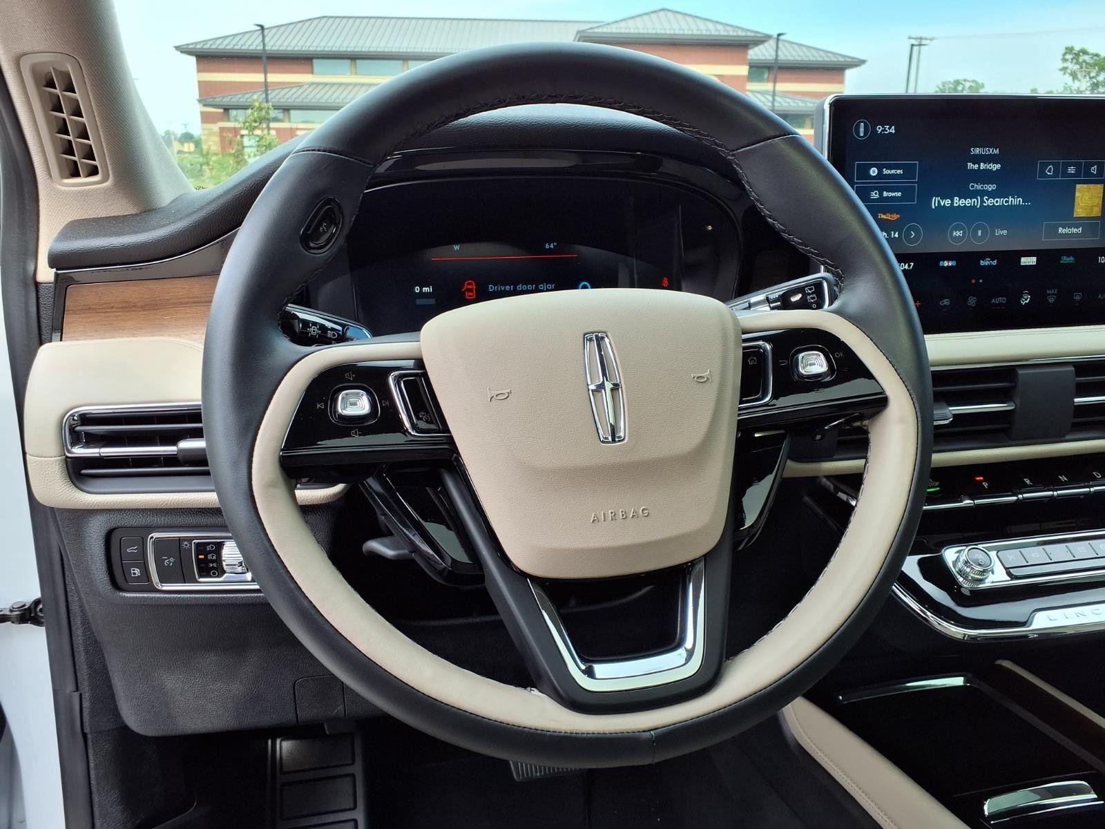Used 2025 Crystal White Metallic Clearcoat Lincoln Grand Touring image 20