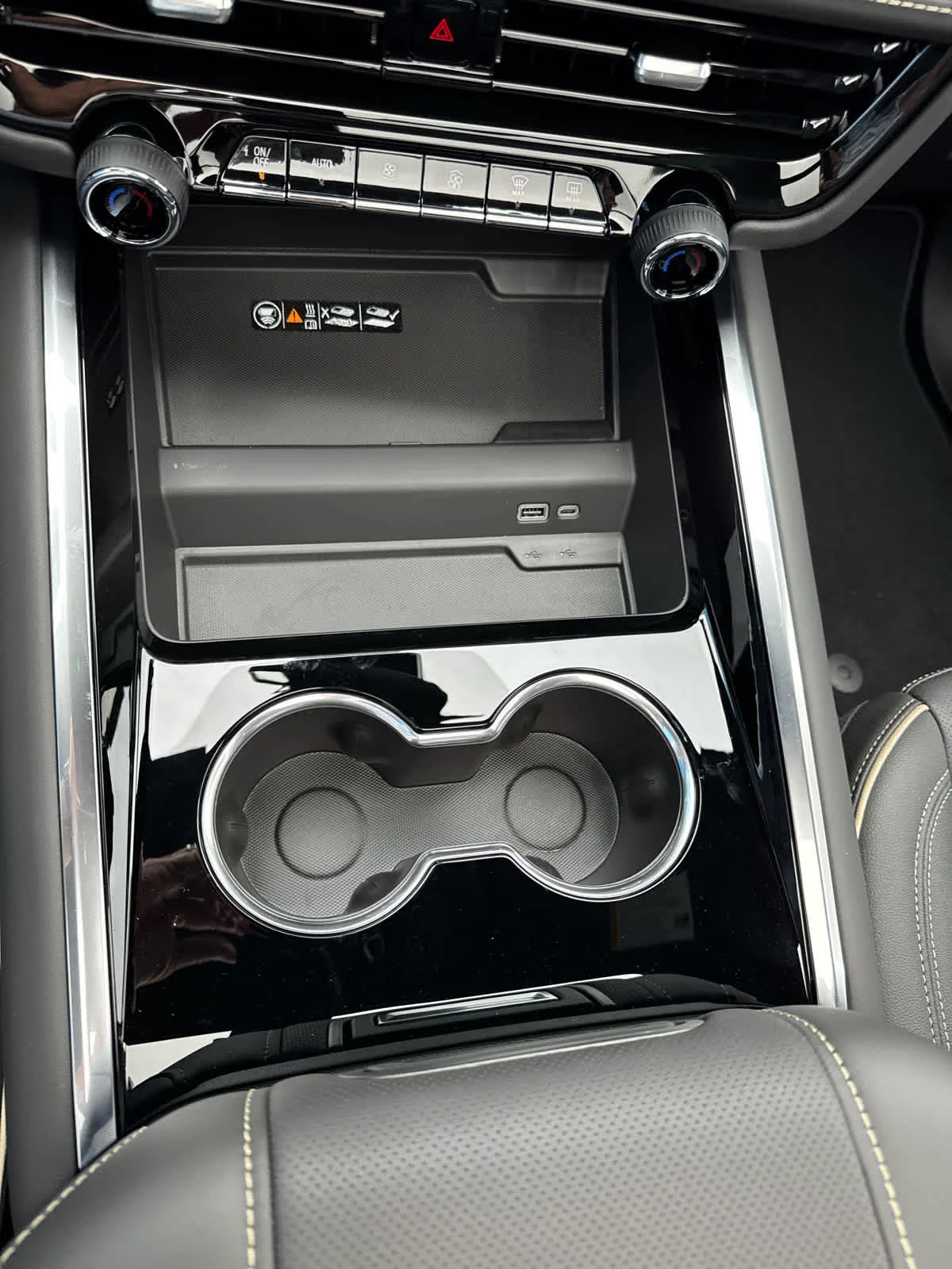 2026 Chevrolet Suburban Premier - Photo 29