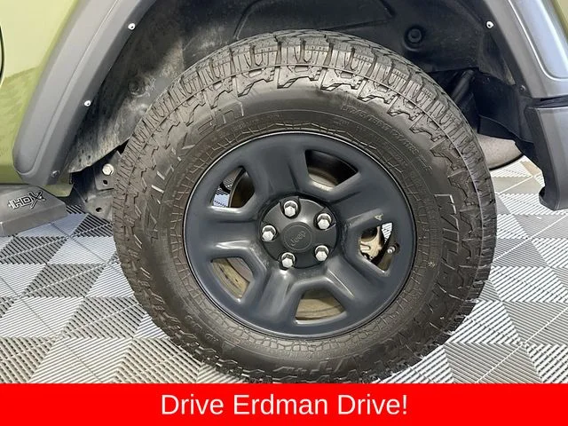 Used 2021 Green Jeep Sport image 4