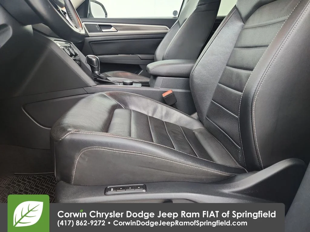Used 2019  Volkswagen SEL image 19