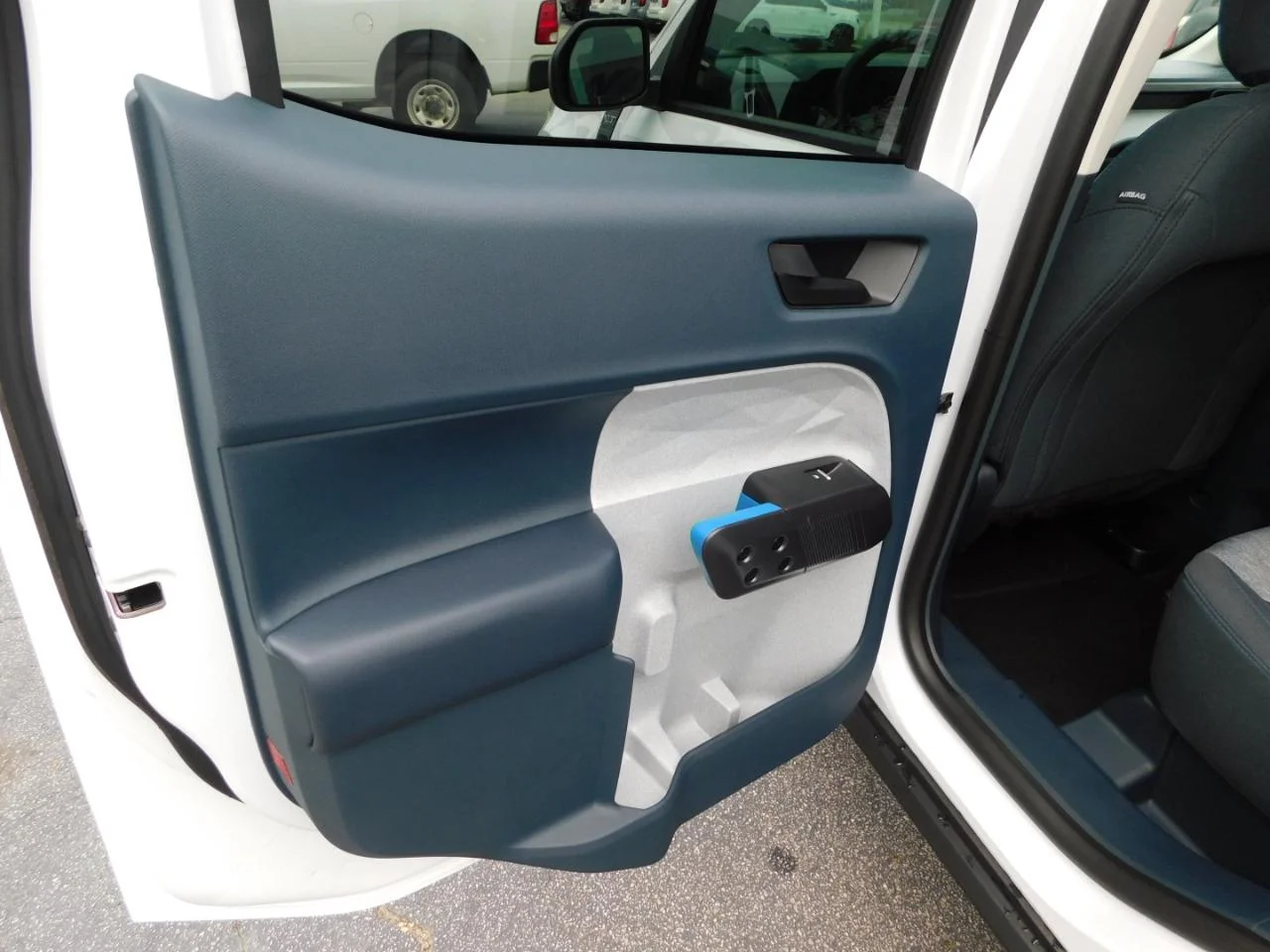 New 2026 Oxford White Ford XLT image 21