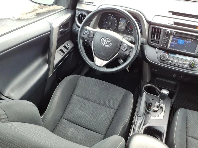 Used 2018 Gray Toyota XLE Sport Utility 4D image 21