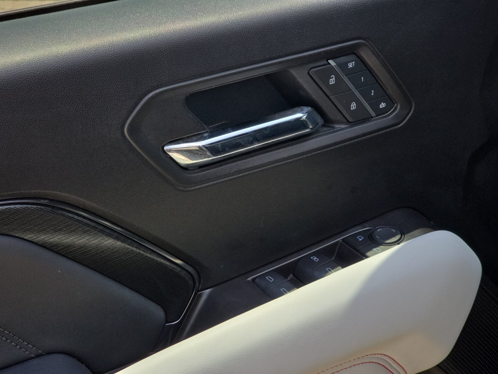 Used 2024 Sterling Metallic GMC 4WD AT4X image 17