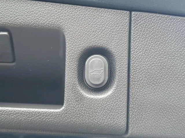 Used 2019 SHADOW METALLIC Cadillac Luxury image 36