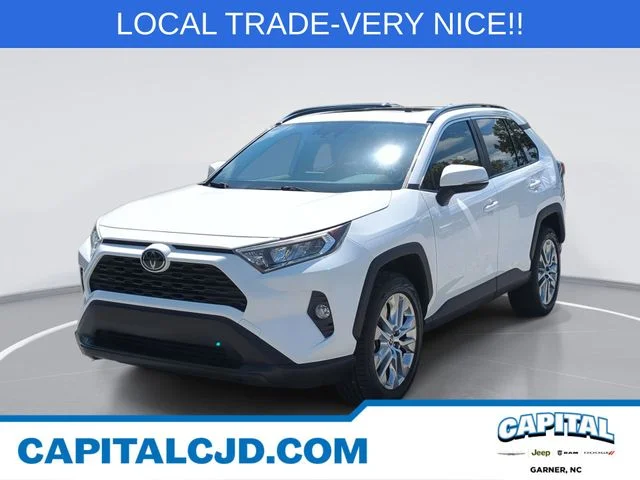 Used 2019 White Toyota XLE Premium image 1
