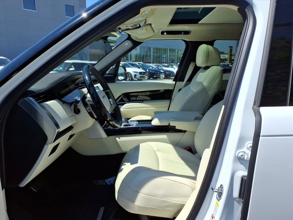 Certified Used 2025 Ostuni Pearl White Premium Metallic Land Rover SE image 11