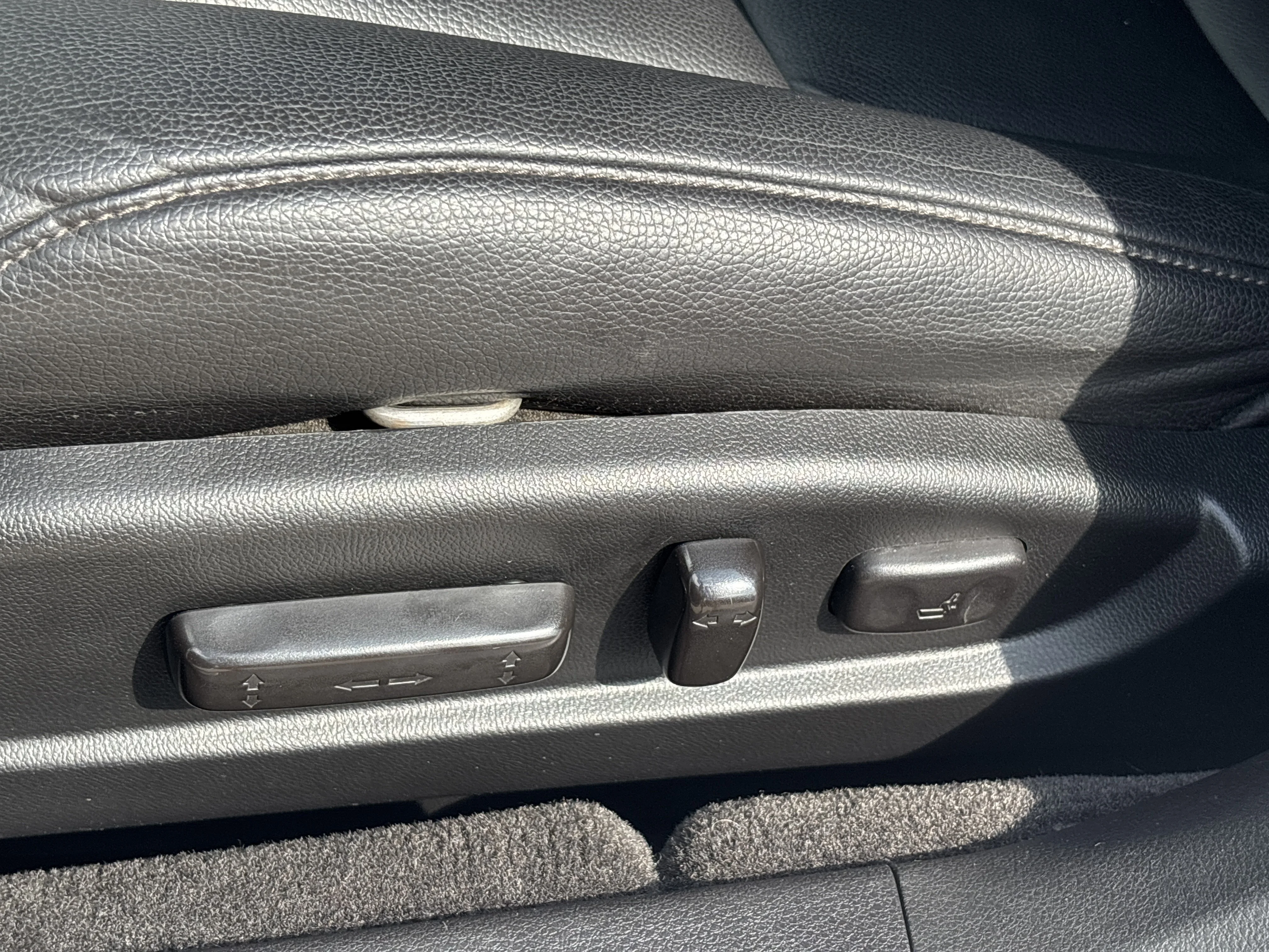 Used 2015 White Acura Base image 17