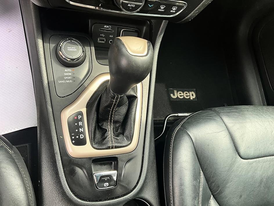 Used 2015 Black Jeep Limited image 24