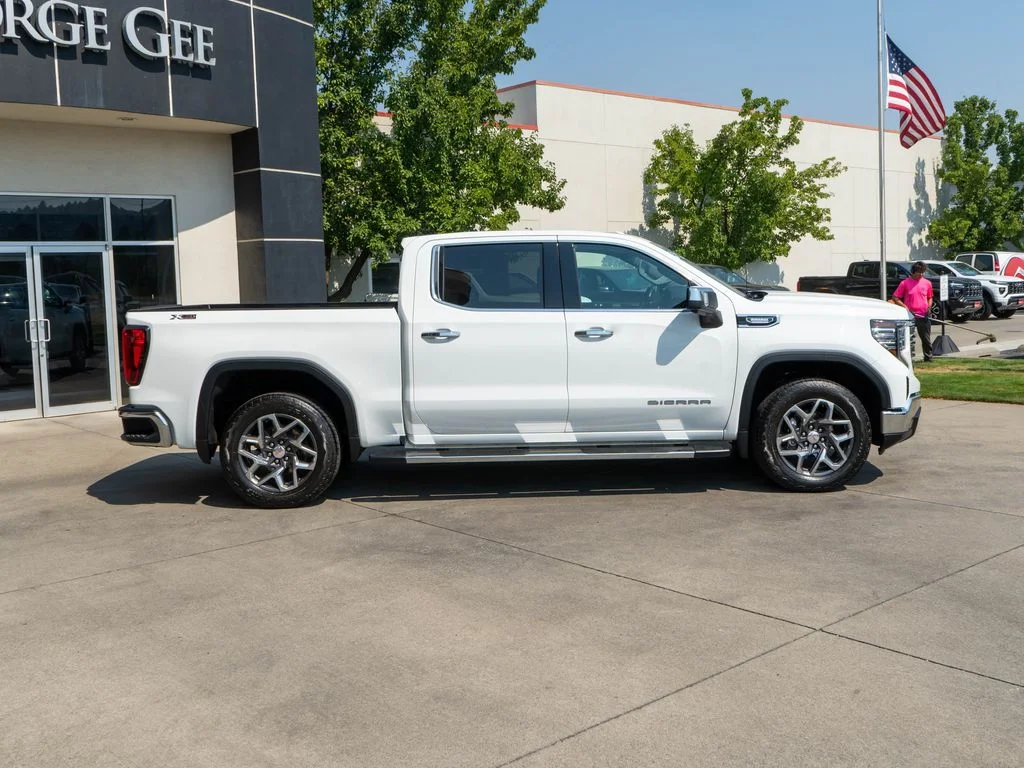 2024 GMC Sierra 1500 SLT - Photo 8