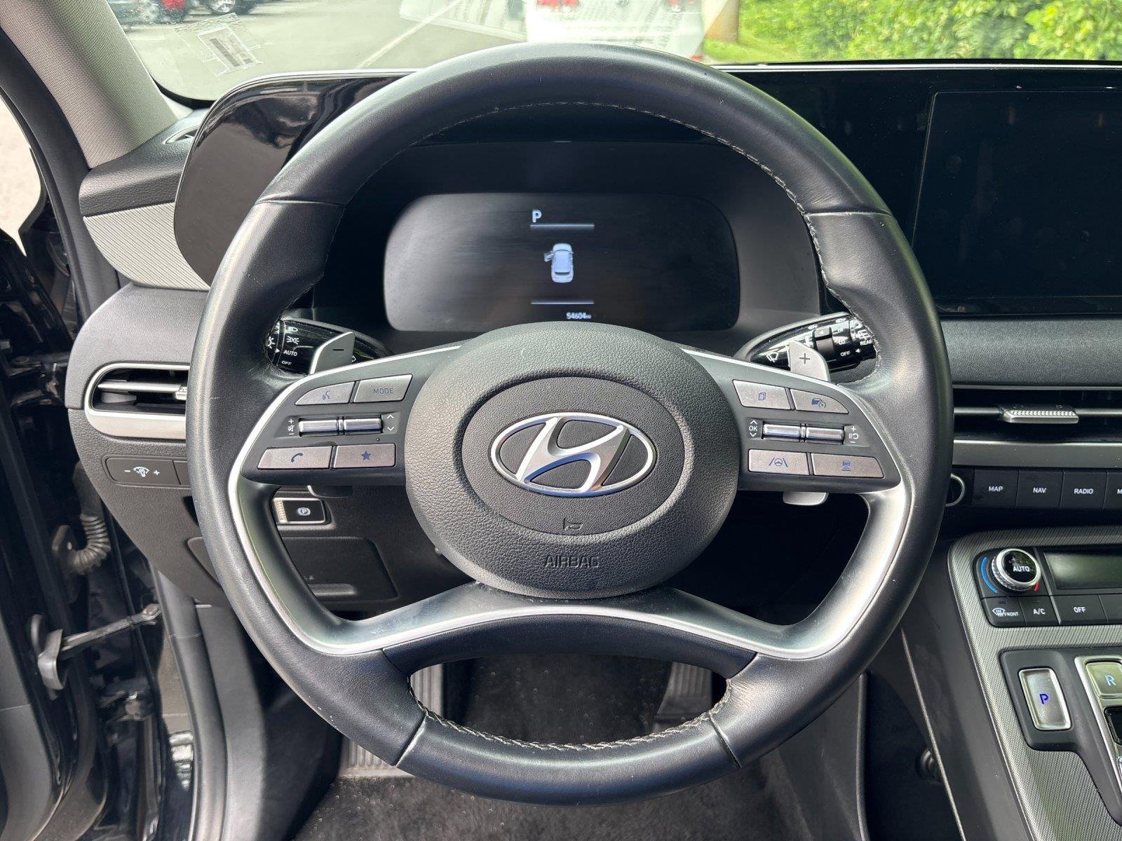 Used 2024 Abyss Black Pearl Hyundai SEL 7P image 17