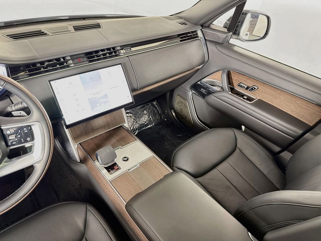 Used 2025 Ostuni Pearl Wht Prem Met Land Rover Autobiography image 25