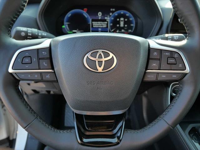 Certified Used 2026 WIND CHILL PEARL Toyota  image 25