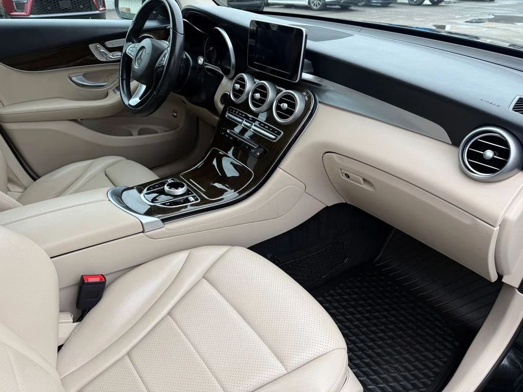 Used 2019 Black Mercedes-Benz GLC 300 image 3