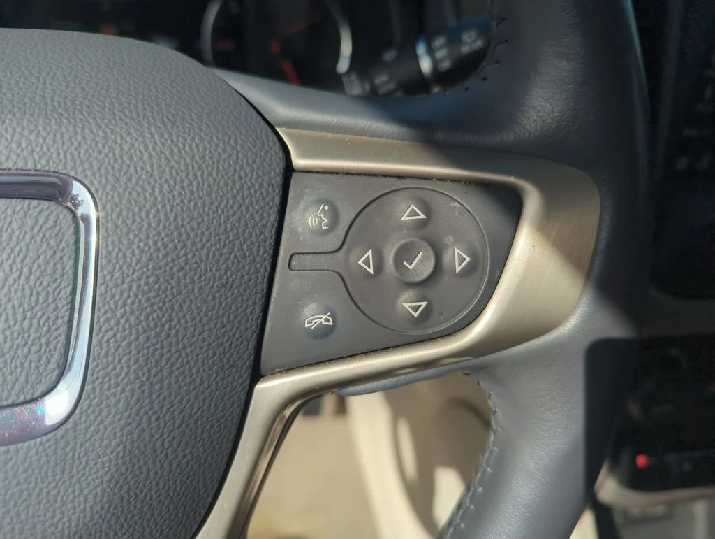 Used 2021 White GMC Denali image 23