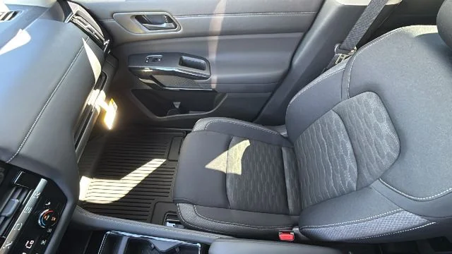 2026 Nissan Pathfinder SV - Photo 12