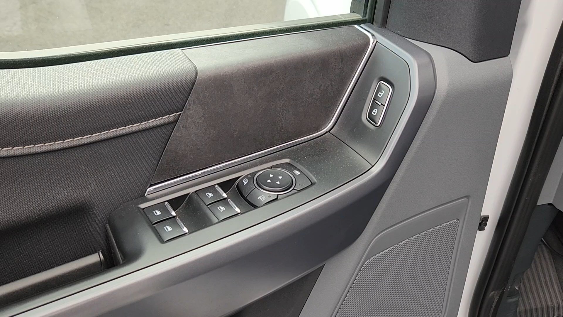 2025 Ford F-150 XLT - Photo 7