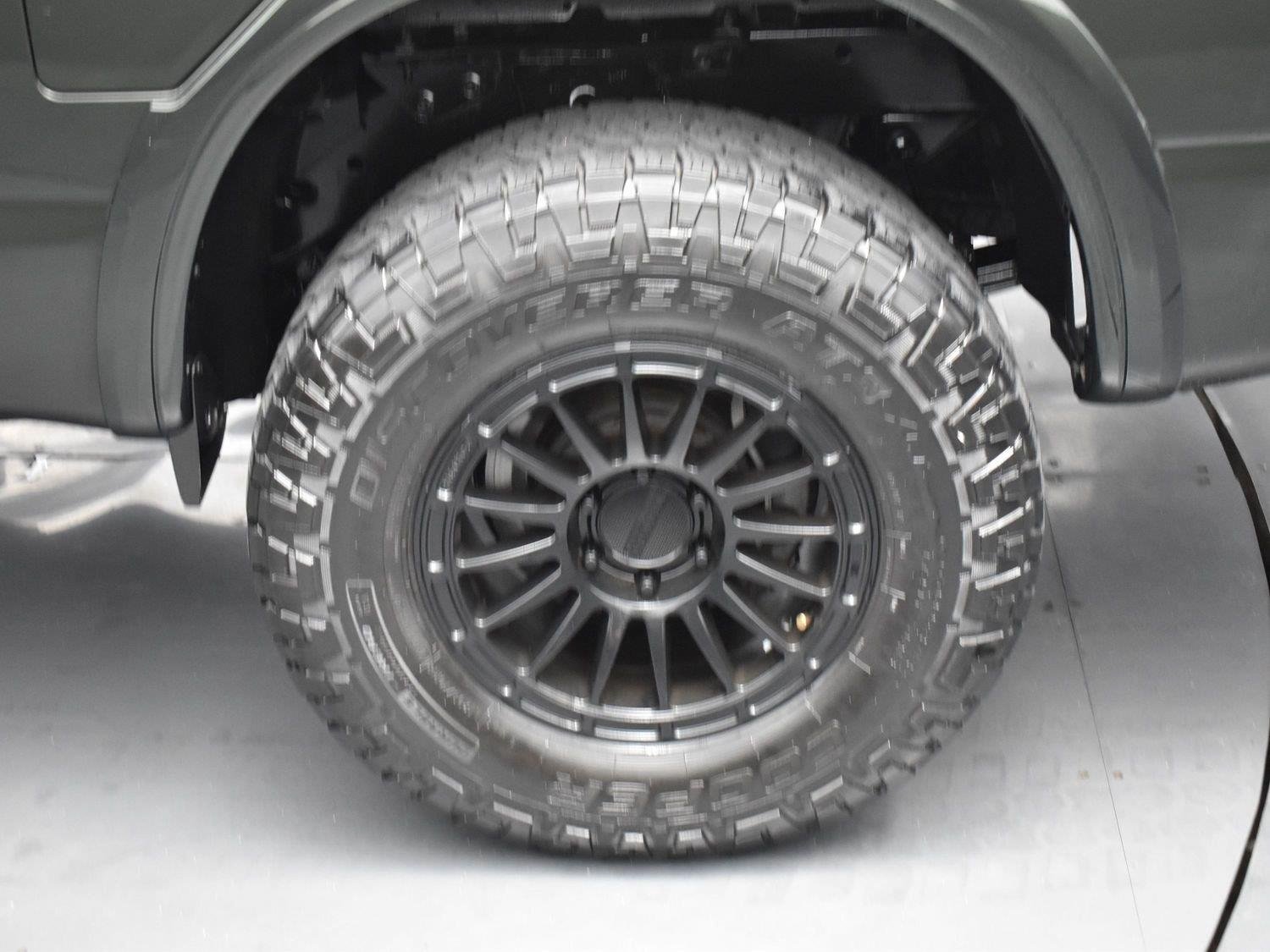 Used 2019 Midnight Pine Metallic Nissan PRO-4X image 34