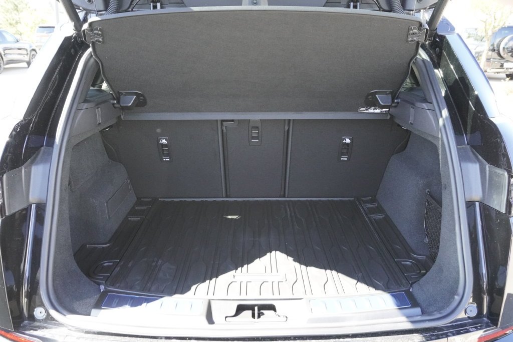 New 2026 Santorini Black Land Rover Hoxton Edition image 31