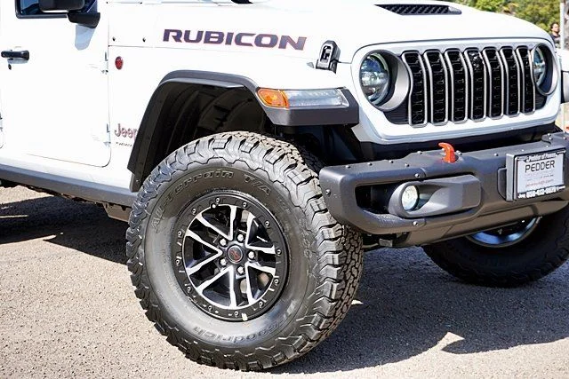 New 2026 Bright White Clear-Coat Exterior Paint Jeep Rubicon X image 3