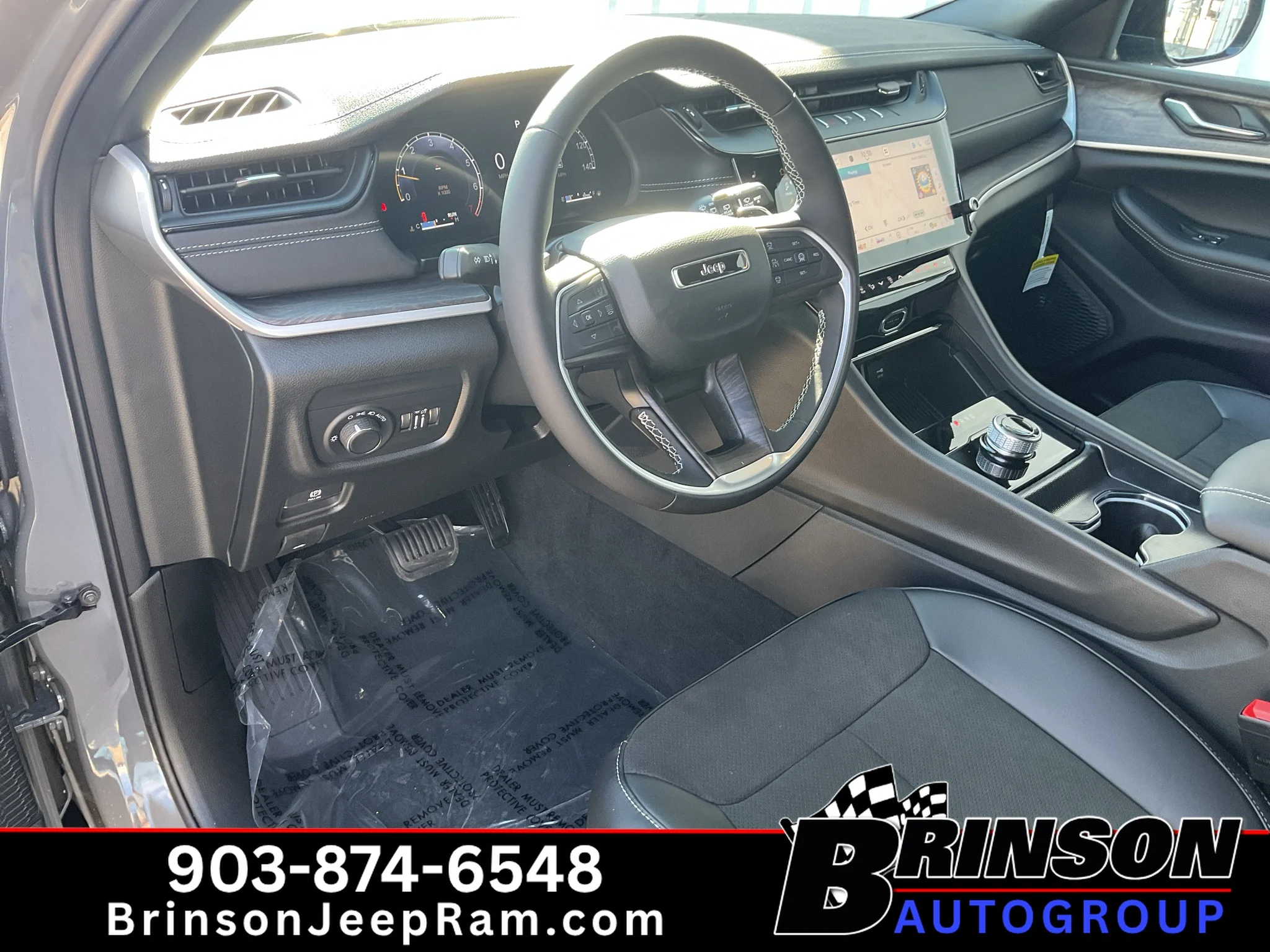 New 2027 Sting-Gray Clearcoat Jeep Laredo Altitude image 13