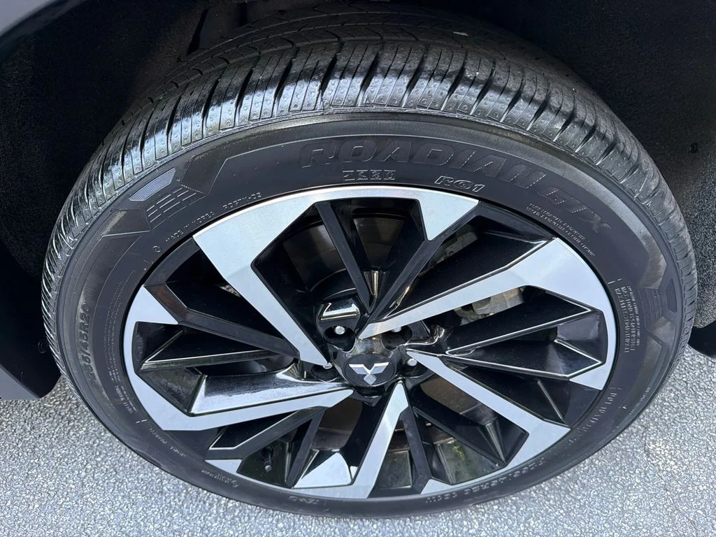 Used 2024  Mitsubishi SE image 20