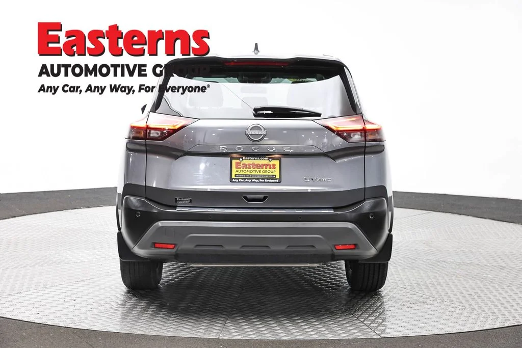 Used 2023 Gray Nissan SV image 6