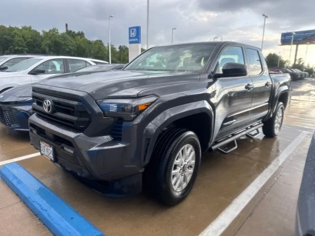 Used 2024  Toyota SR5 image 3