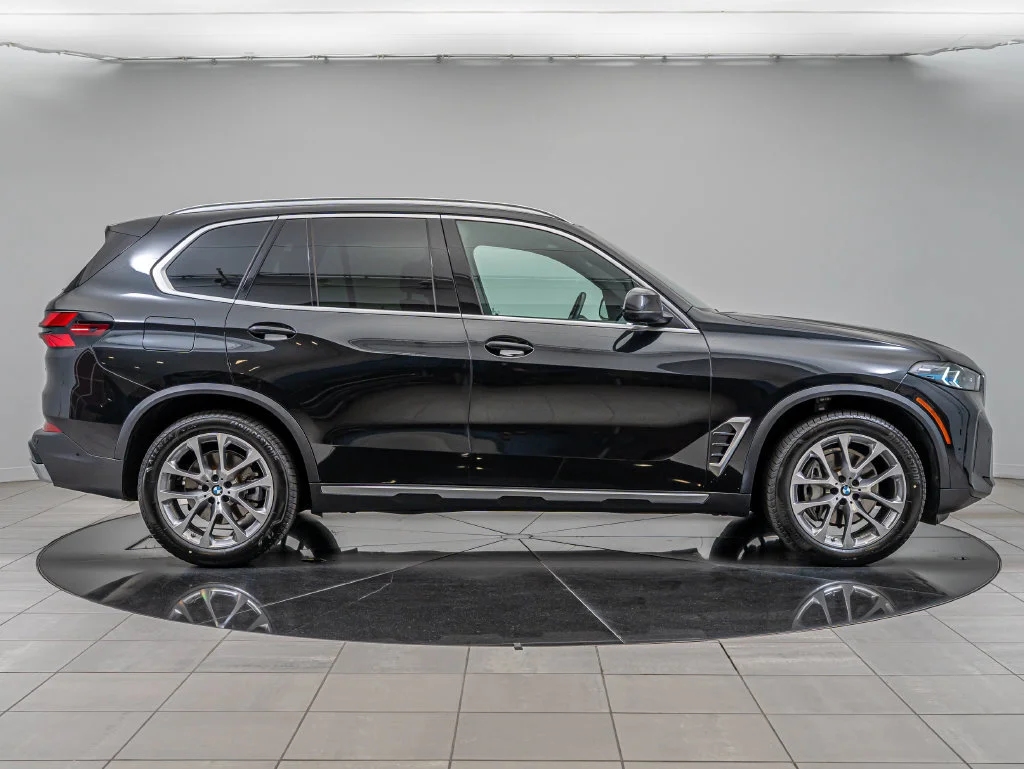 Used 2024 Black Sapphire Metallic BMW xDrive40i image 11