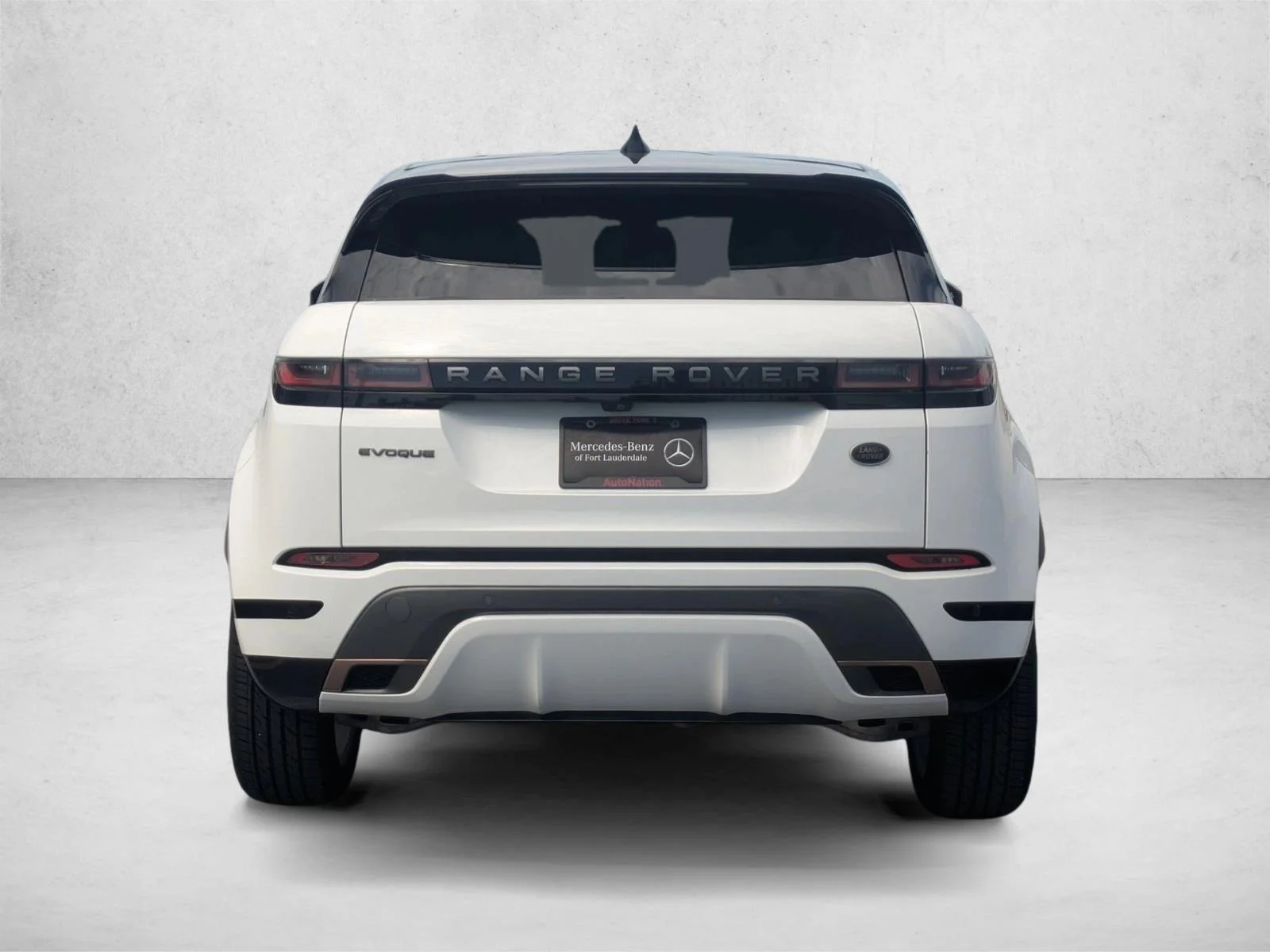 Used 2021 Yulong White Metallic Land Rover R-Dynamic S image 6