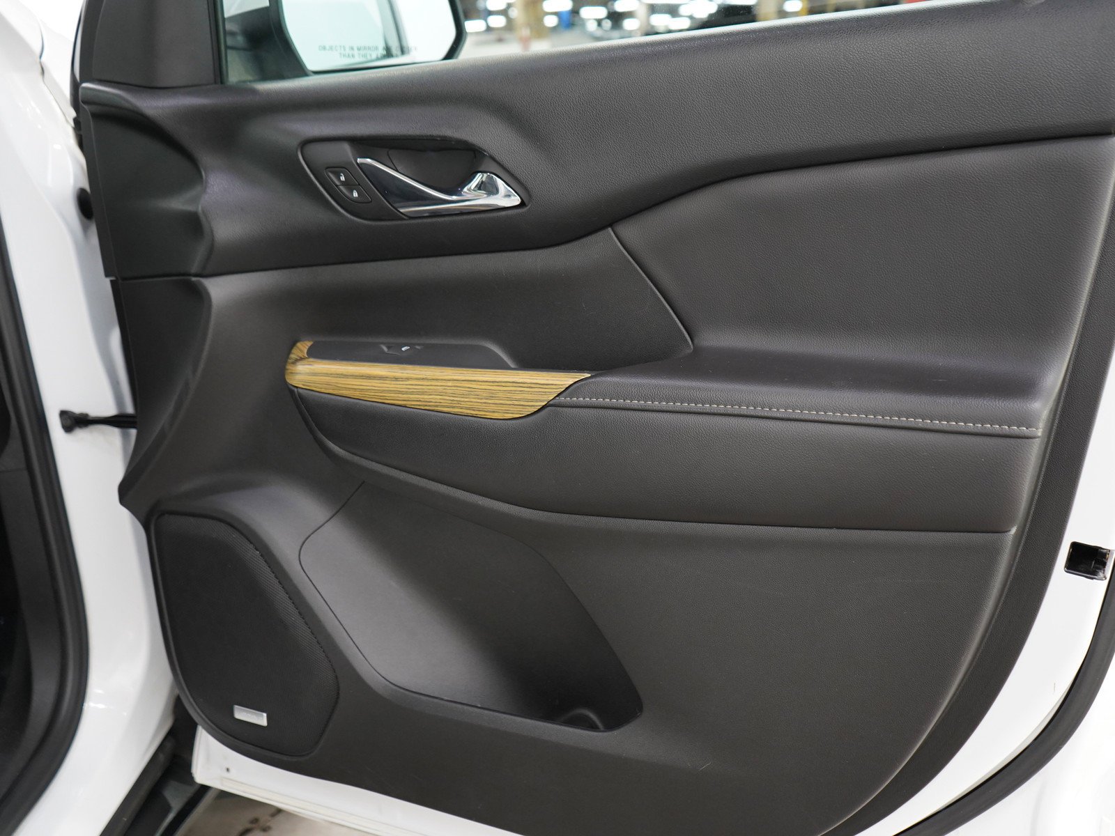 Used 2018 White Frost Tricoat GMC AWD 4dr Denali image 9