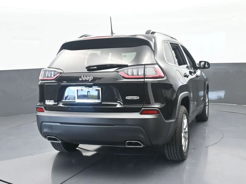 Used 2022 Diamond Black Crystal Pearlcoat Jeep Latitude Lux image 5