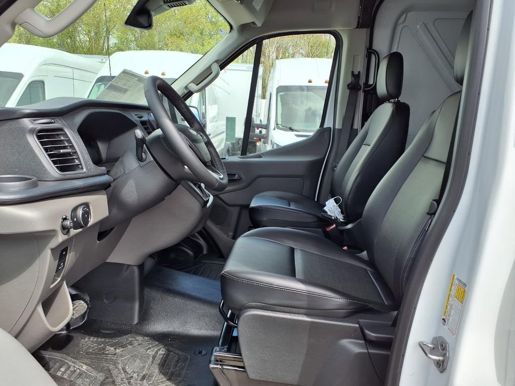 New 2026 Oxford White Ford Cargo Van image 9