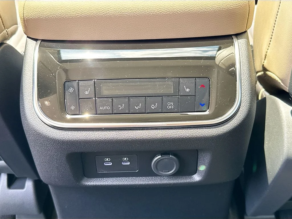 New 2026 RADIANT WHITE INFINITI Pure 2WD image 27
