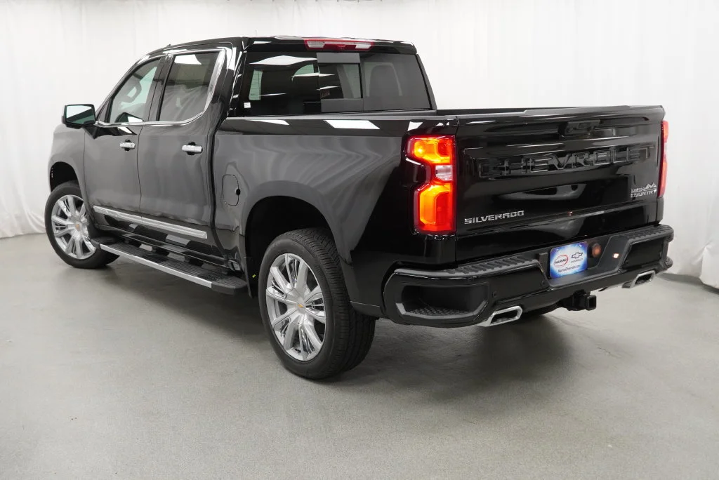 New 2026 Black Chevrolet High Country image 5
