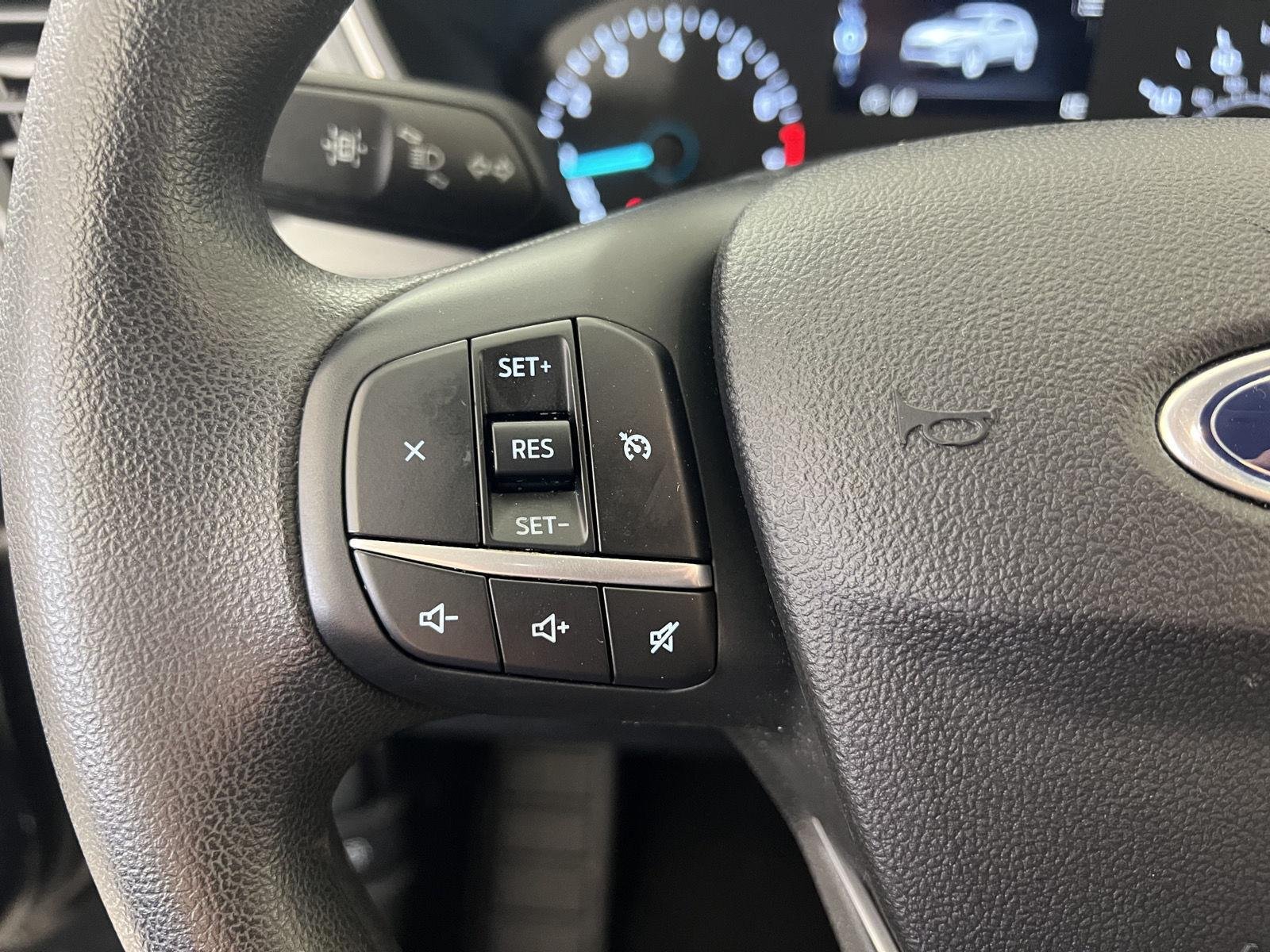 Used 2022 Agate Black Ford SE image 9