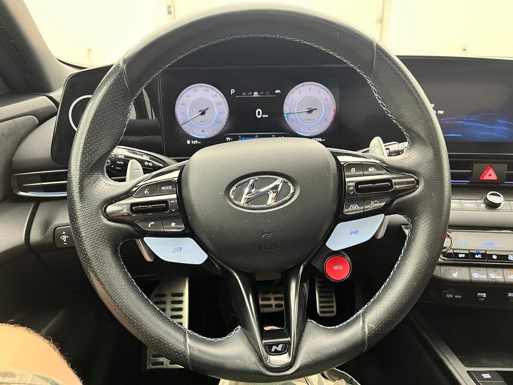 Used 2022 White Hyundai Base image 21