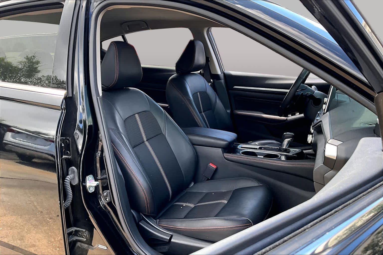 Used 2023 Super Black Nissan 2.5 SR image 9