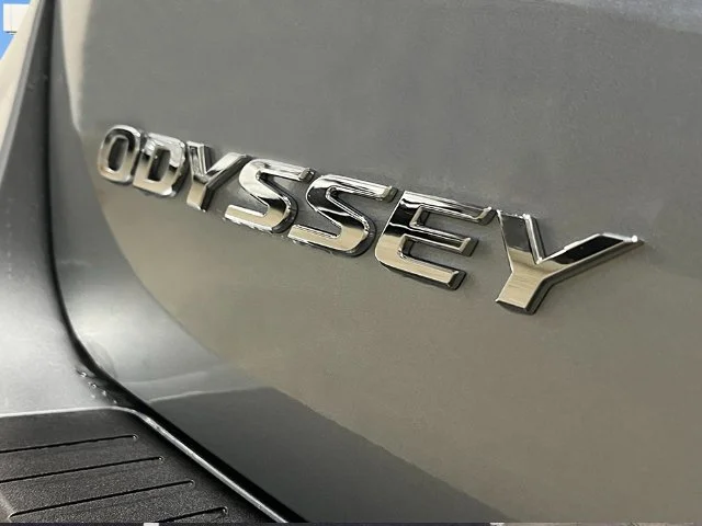 New 2027 Solar Silver Metallic Honda EX-L image 6