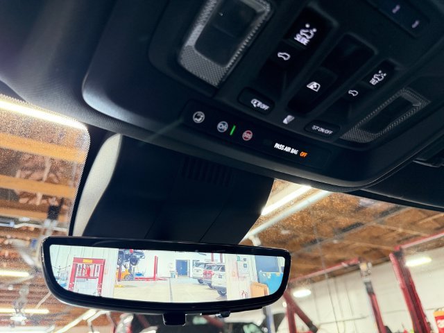 Used 2025 Sterling Metallic GMC AT4 image 31