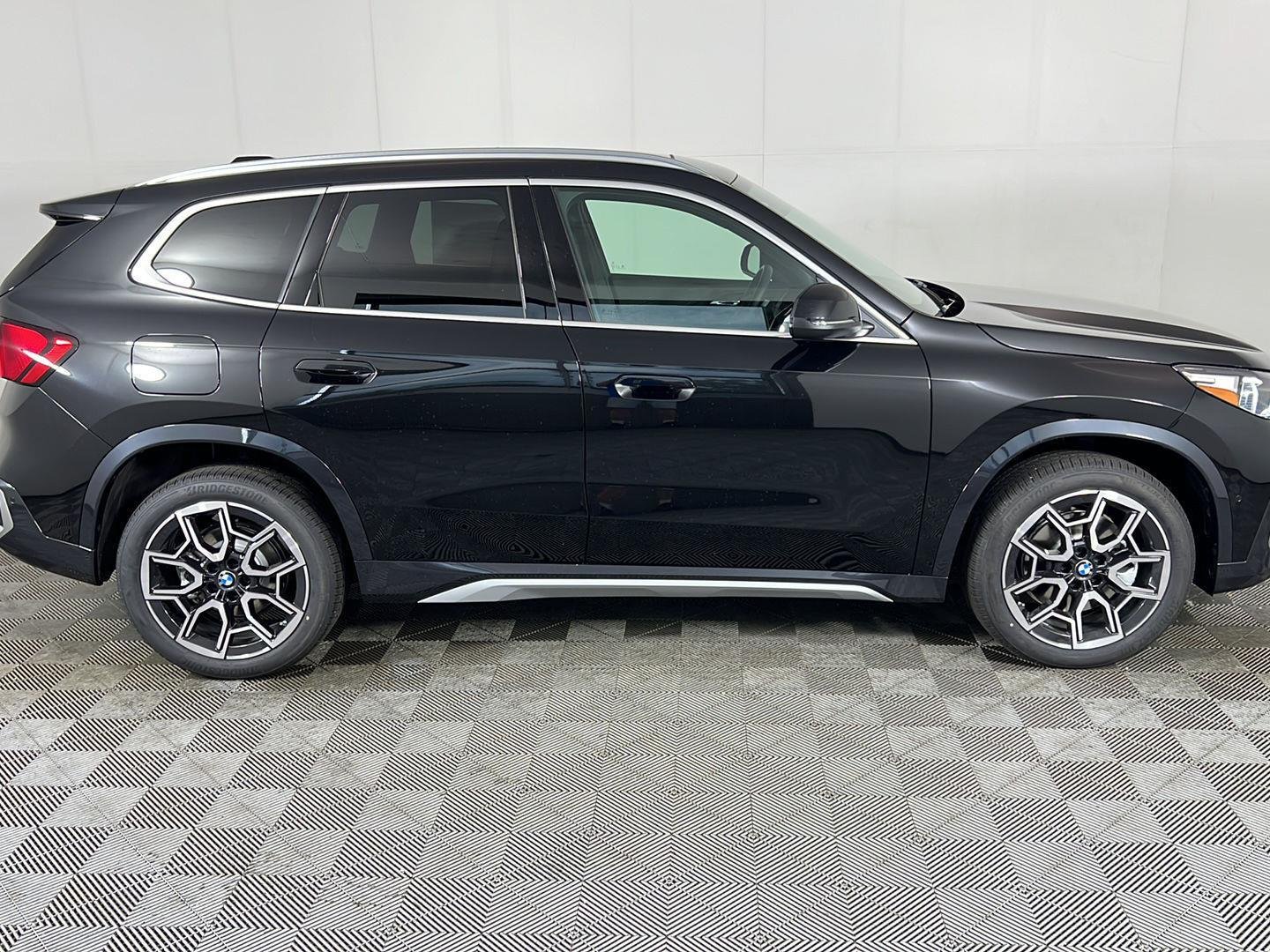 New 2026 Black Sapphire Metallic BMW xDrive28i image 15