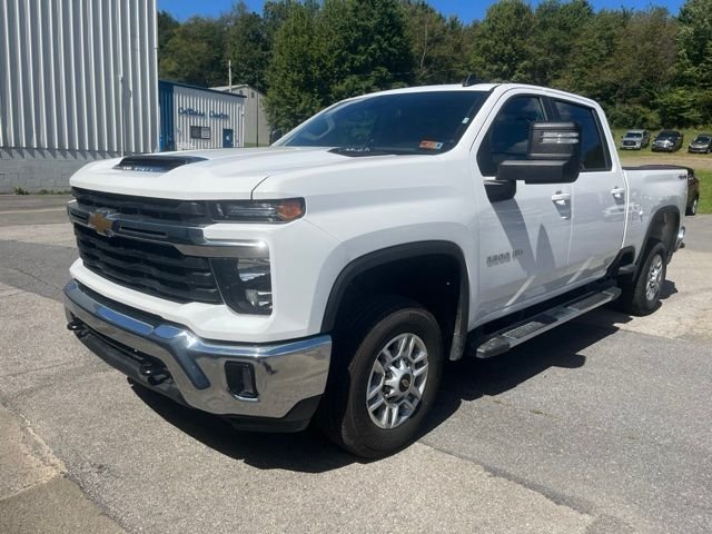 Used 2025 White Chevrolet LT image 10