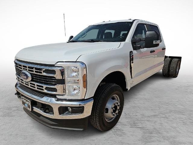New 2026 Oxford White Ford F-350® XL image 30