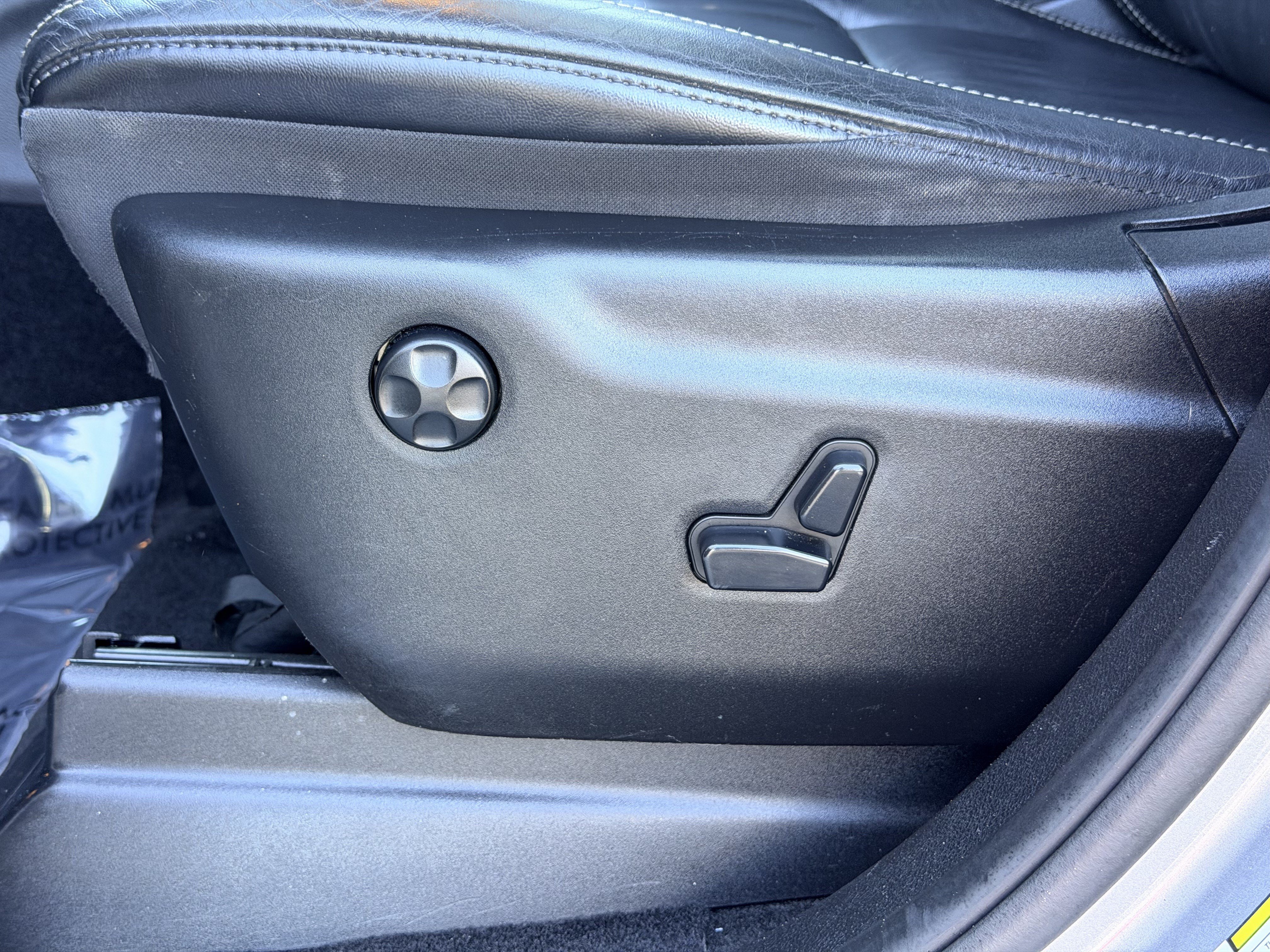Used 2014 Silver Jeep Limited image 7