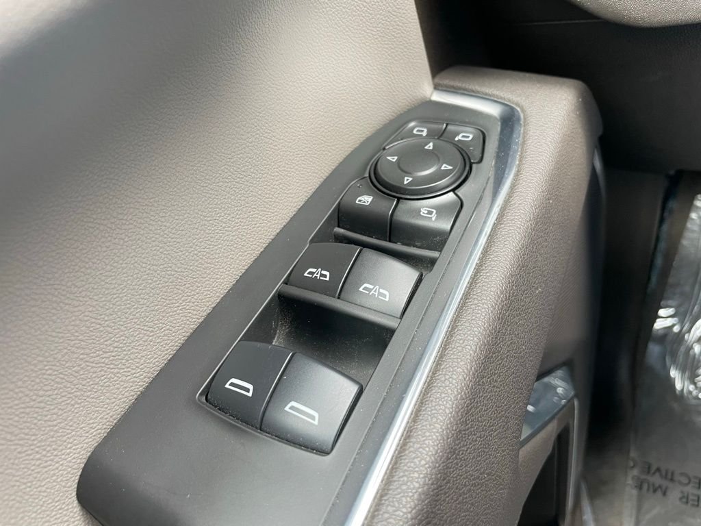 Used 2025 White GMC SLT image 24