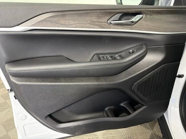 New 2026 White Jeep Altitude image 13