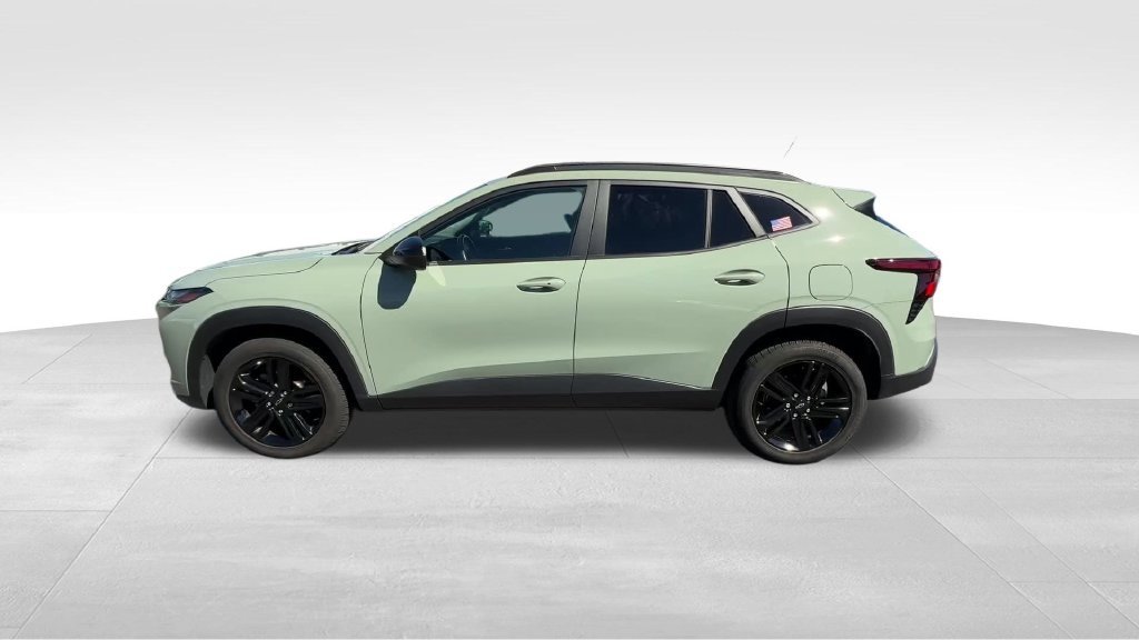 Used 2025 Green Chevrolet ACTIV image 2