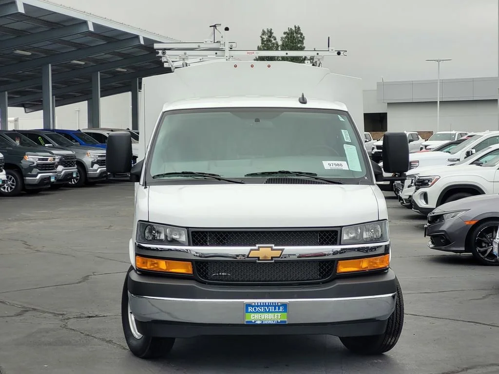 New 2025 Summit White Chevrolet 1WT image 2
