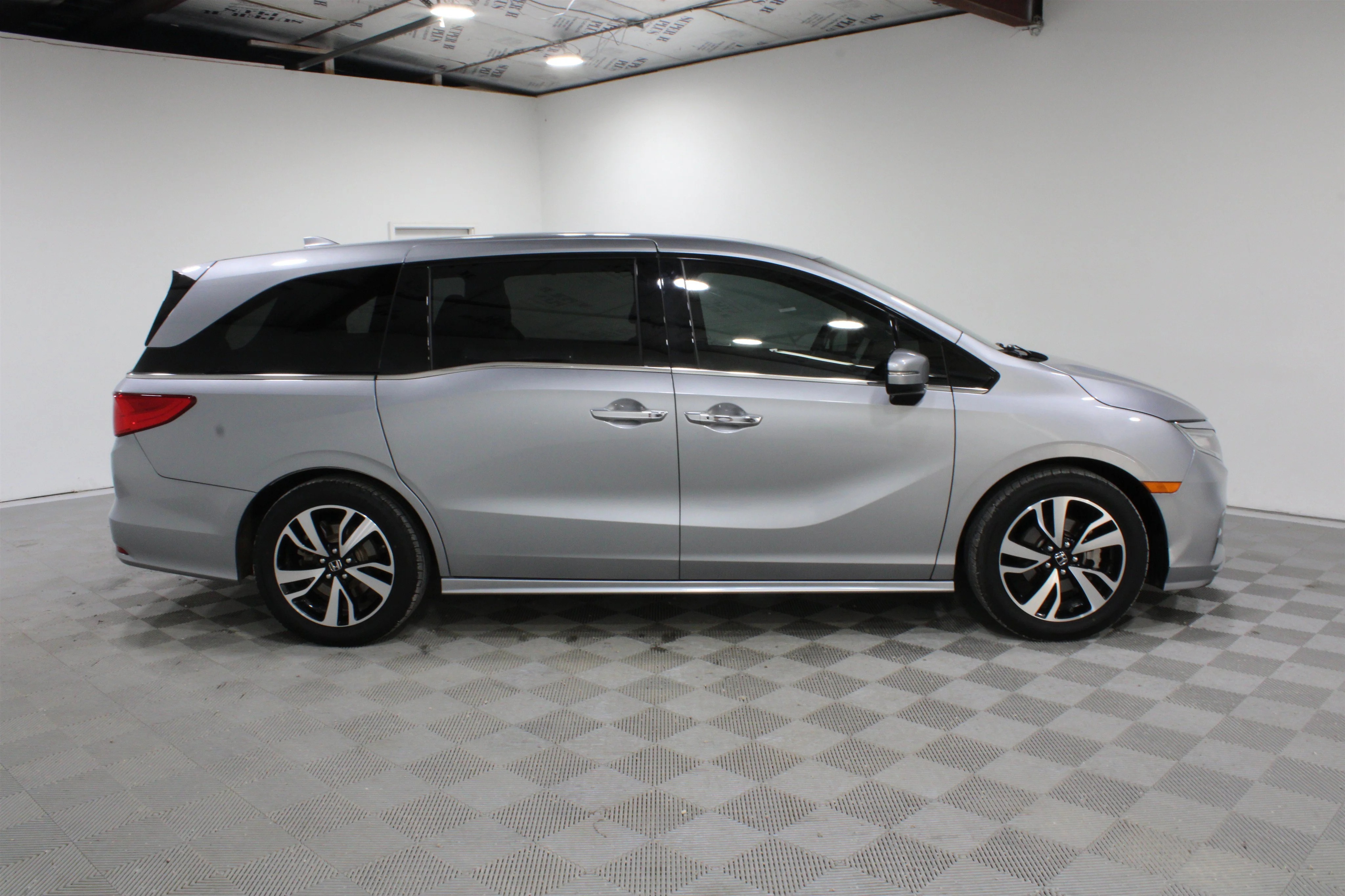 Used 2018 Silver Honda Elite image 28